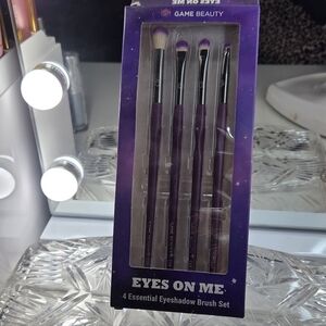 Game Beauty Eyes On Me 4 Essential Eyeshadow Brush Set (NEW)